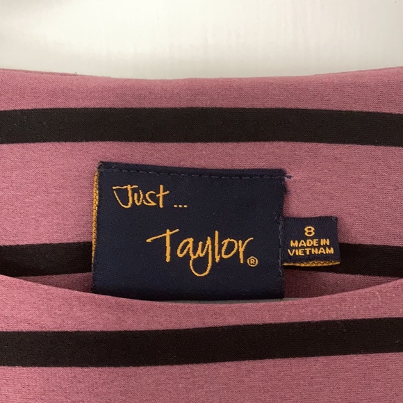 ⭐️ 3/$20 ⭐️ Jersey-type knit dress with gross grain ribbon tie - Picture 4 of 7